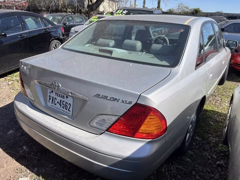 2000 Toyota Avalon - 4T1BF28B2YU034479 - Image #2