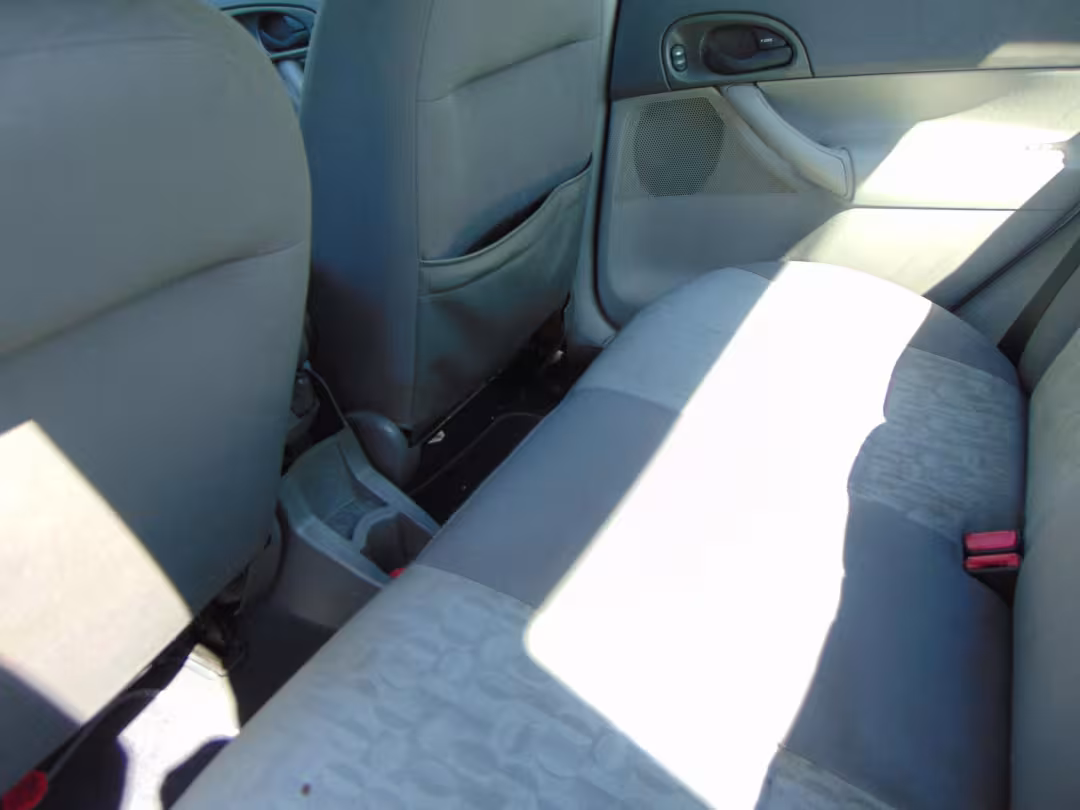 2005 Ford Focus - 1FAFP34N95W308100 - Image #10