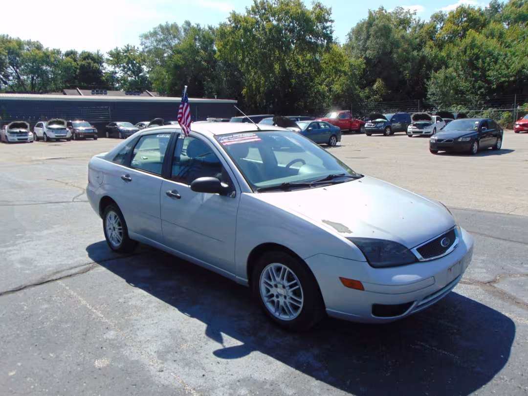 2005 Ford Focus - 1FAFP34N95W308100 - Image #3
