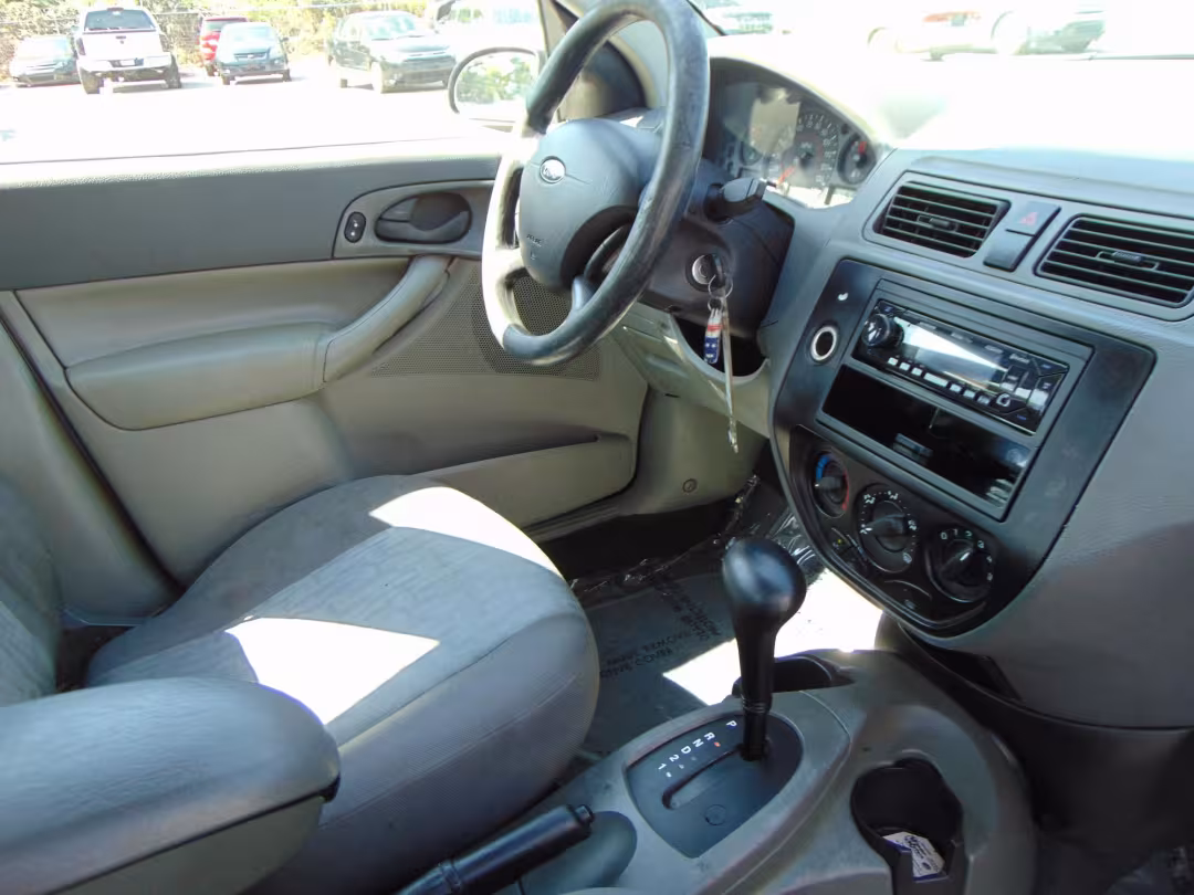 2005 Ford Focus - 1FAFP34N95W308100 - Image #8