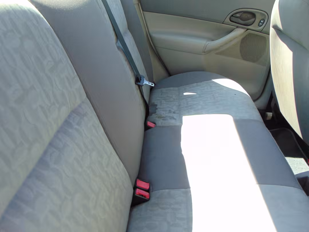 2005 Ford Focus - 1FAFP34N95W308100 - Image #9