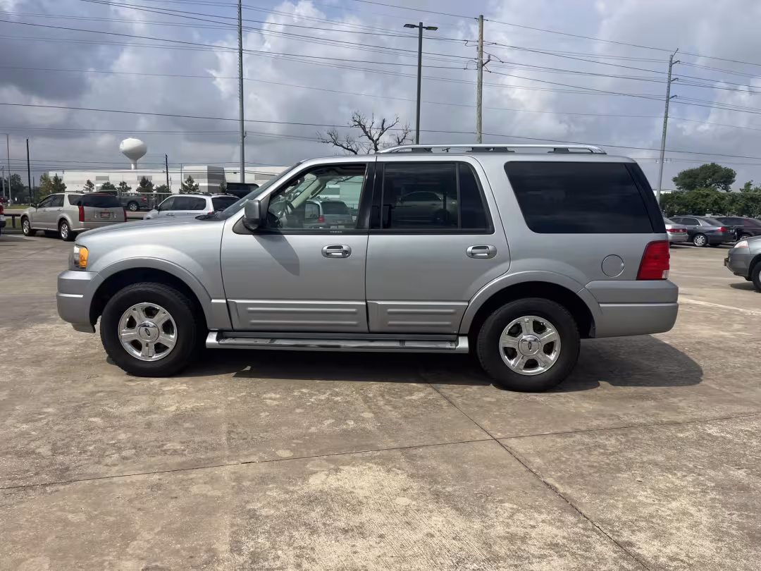 2006 Ford Expedition - 1FMFU19566LA27502 - Image #2