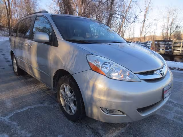 2006 Toyota Sienna - 5TDBA22C66S070536 - Image #1