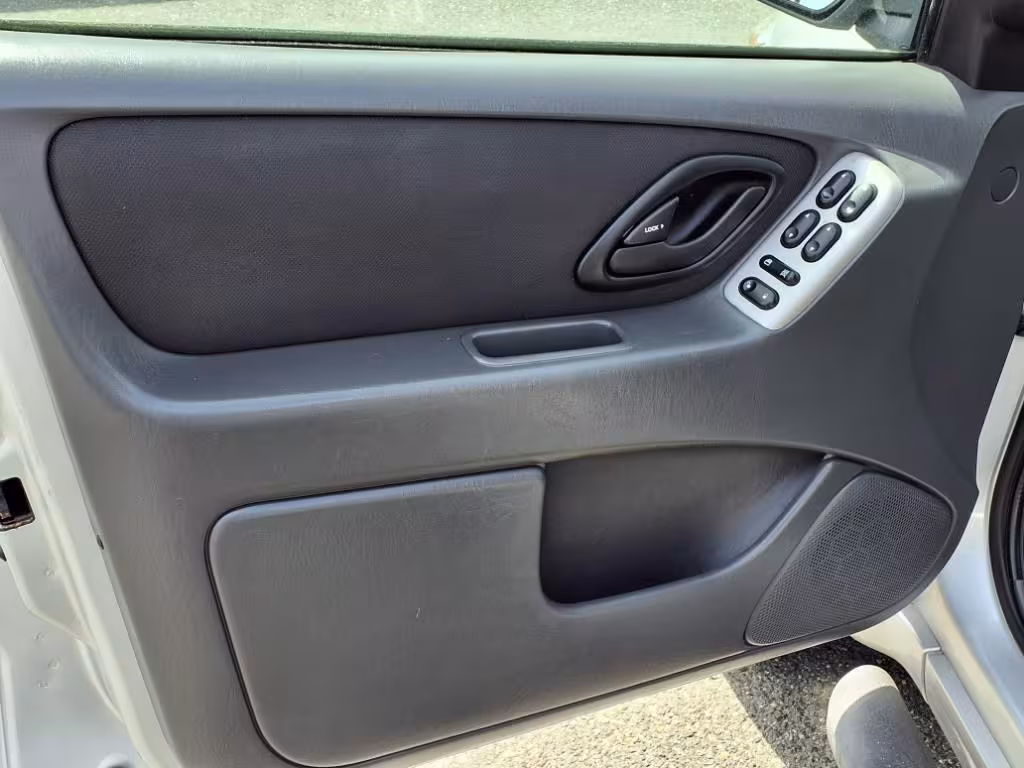 2007 Ford Escape - 1FMYU93137KB19249 - Image #10