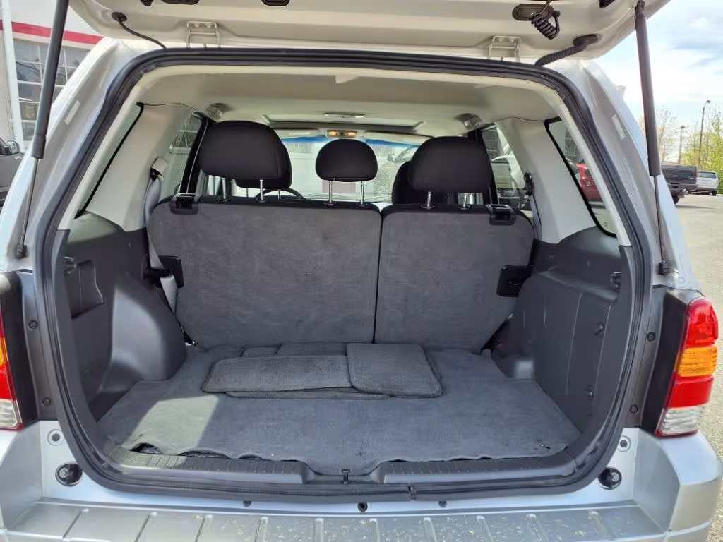 2007 Ford Escape - 1FMYU93137KB19249 - Image #4