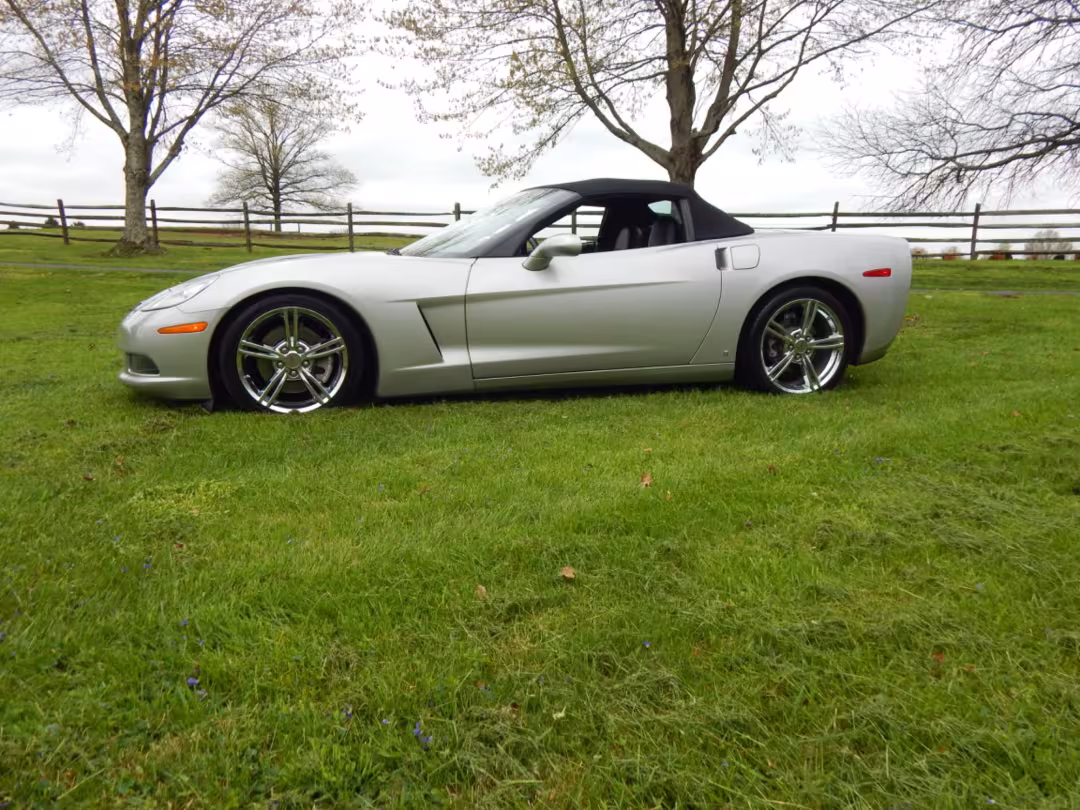 2008 Chevrolet Corvette - 1G1YY36W685112785 - Image #2