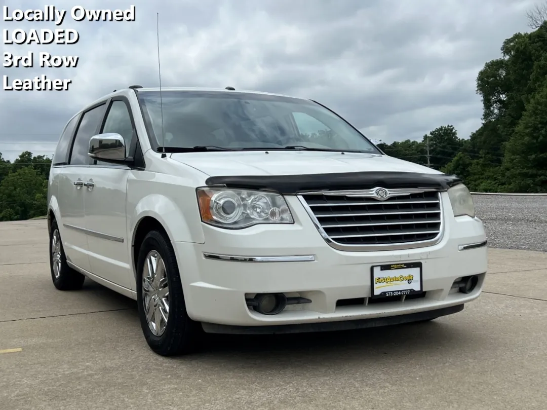2008 Chrysler Town & Country - 2A8HR64X88R741011 - Image #2