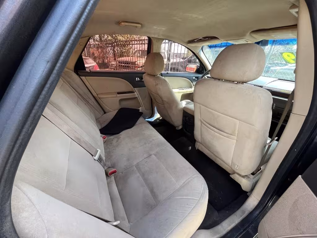 2008 Ford Taurus - 1FAHP24W88G155039 - Image #2