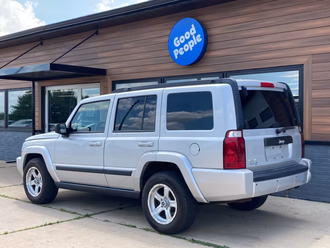 2008 Jeep Commander - 1J8HG48K88C188359 - Image #2