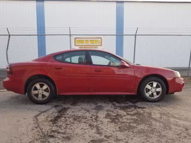 2008 Pontiac Grand Prix - 2G2WP552881108996 - Image #2
