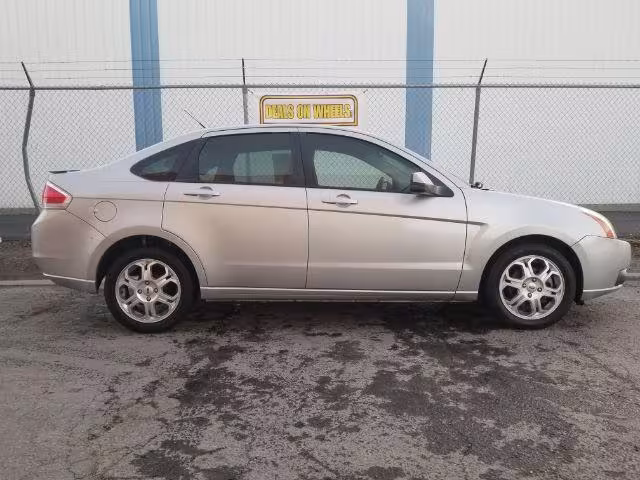 2009 Ford Focus - 1FAHP36N99W130118 - Image #2