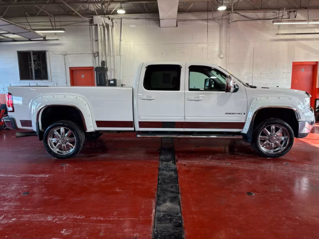 2009 GMC Sierra 2500HD - 1GTHC43639F177265 - Image #2
