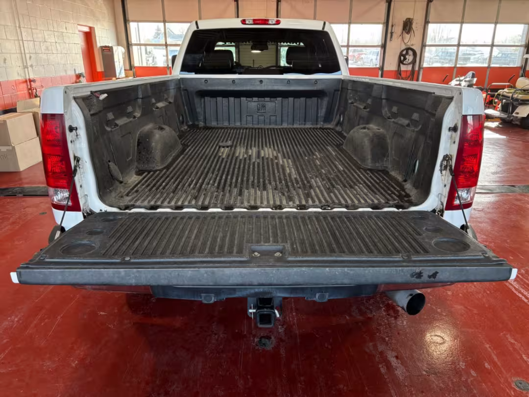 2009 GMC Sierra 2500HD - 1GTHC43639F177265 - Image #32