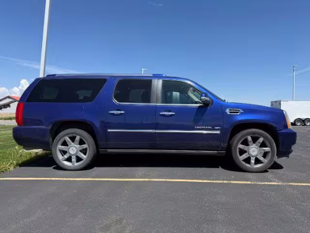 2010 Cadillac Escalade - 1GYUKJEF3AR216799 - Image #1