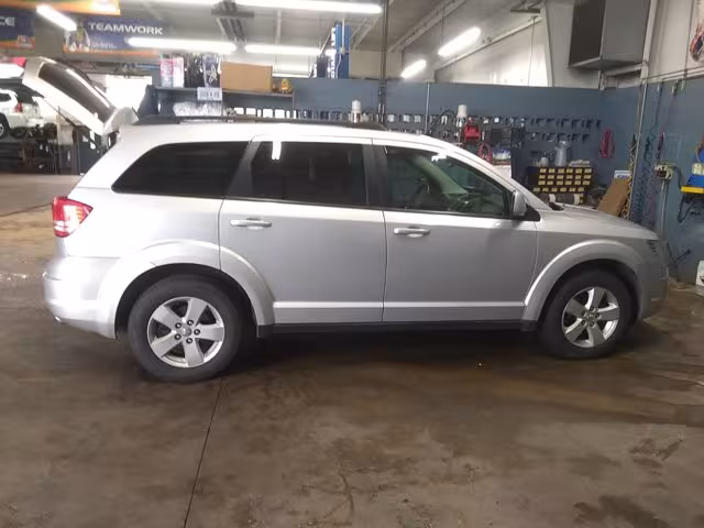 2010 Dodge Journey - 3D4PG5FVXAT122561 - Image #2