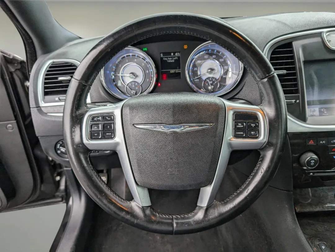 2011 Chrysler 300 - 2C3CA4CGXBH522745 - Image #16