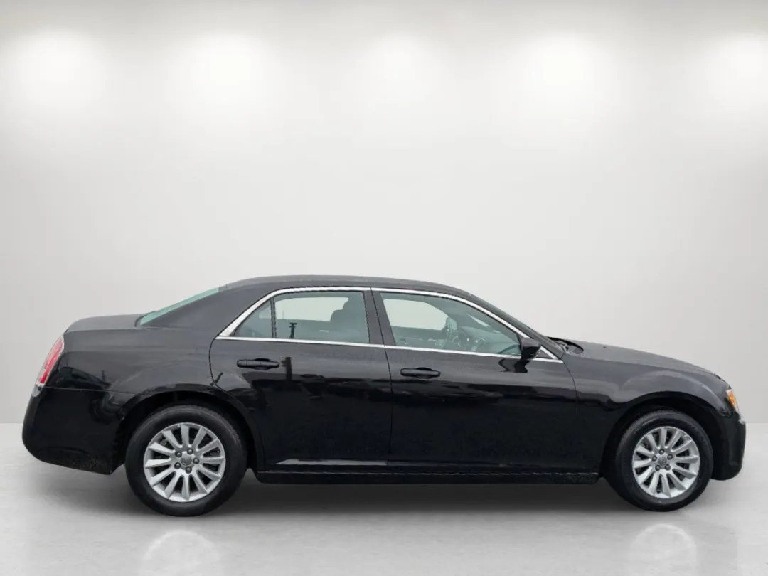 2011 Chrysler 300 - 2C3CA4CGXBH522745 - Image #4