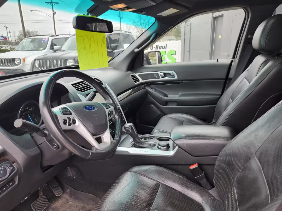 2011 Ford Explorer - 1FMHK8F8XBGA59734 - Image #2