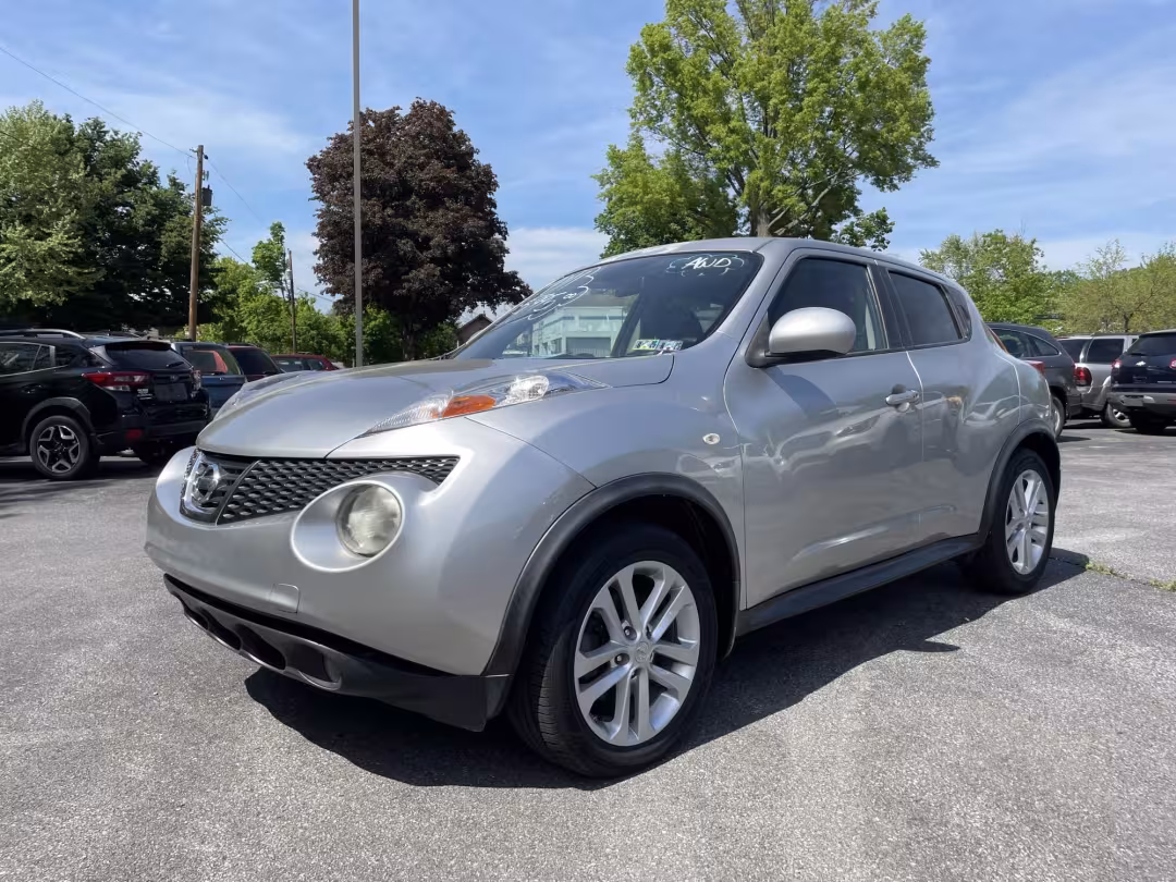2011 Nissan Juke - JN8AF5MV7BT008947 - Image #2
