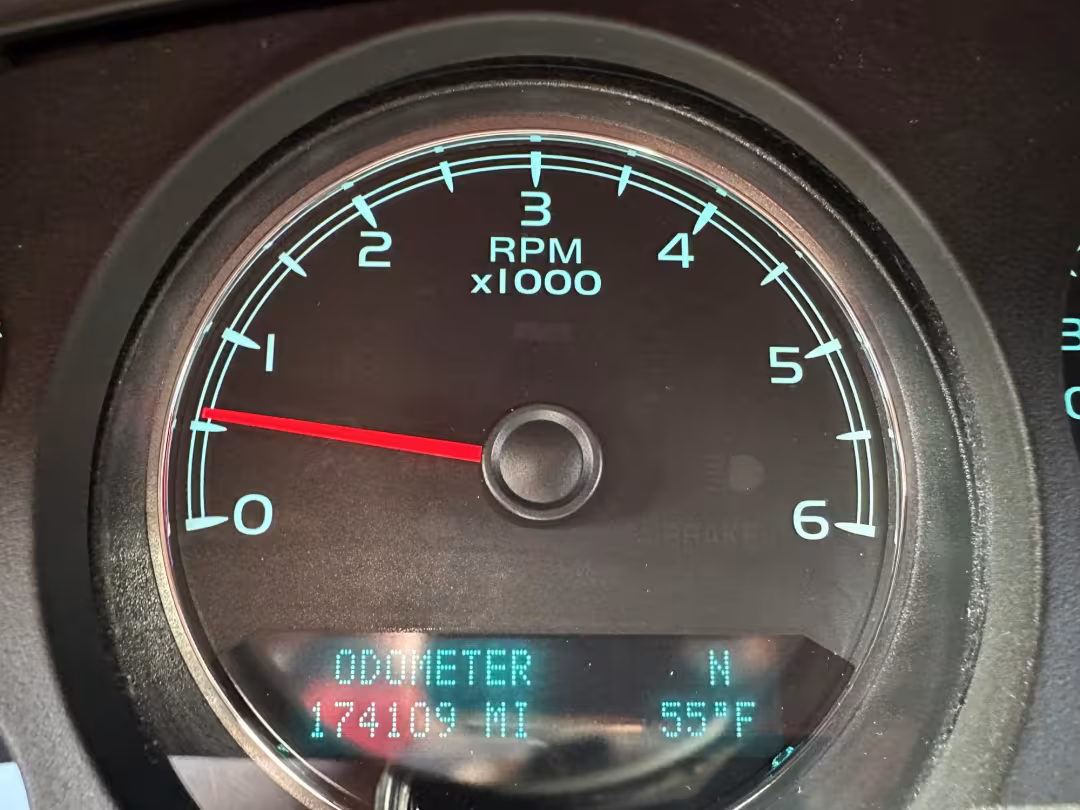 2012 Chevrolet Suburban - 1GNSCJE03CR229732 - Image #10