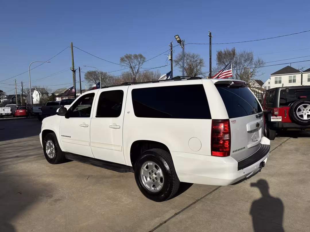2012 Chevrolet Suburban - 1GNSCJE03CR229732 - Image #3