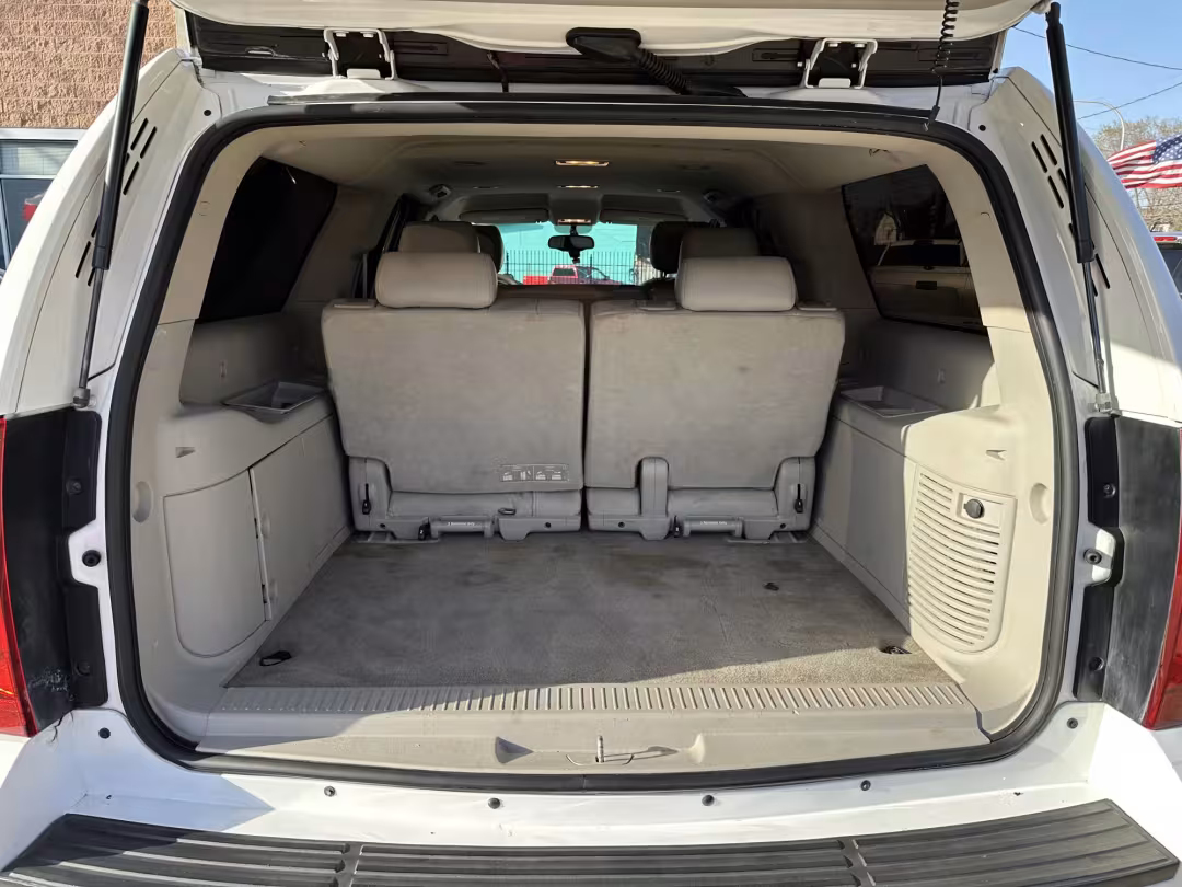 2012 Chevrolet Suburban - 1GNSCJE03CR229732 - Image #4