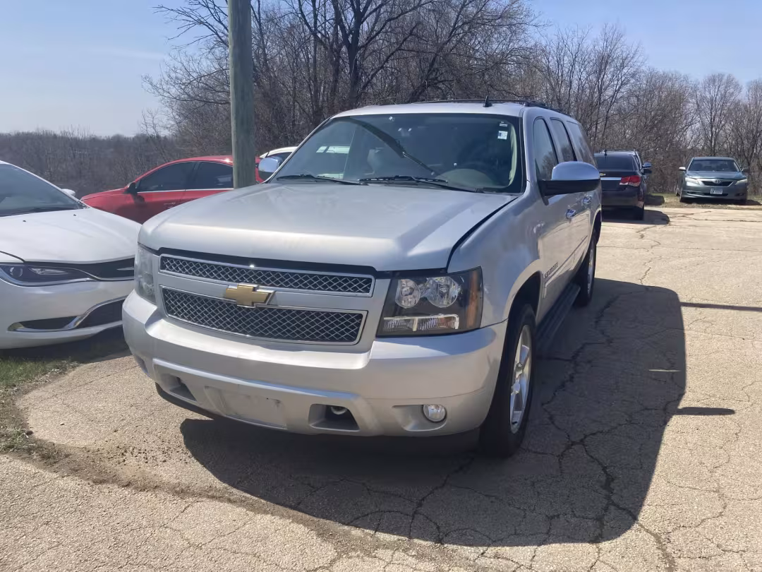 2012 Chevrolet Suburban - 1GNSKKE72CR299633 - Image #1