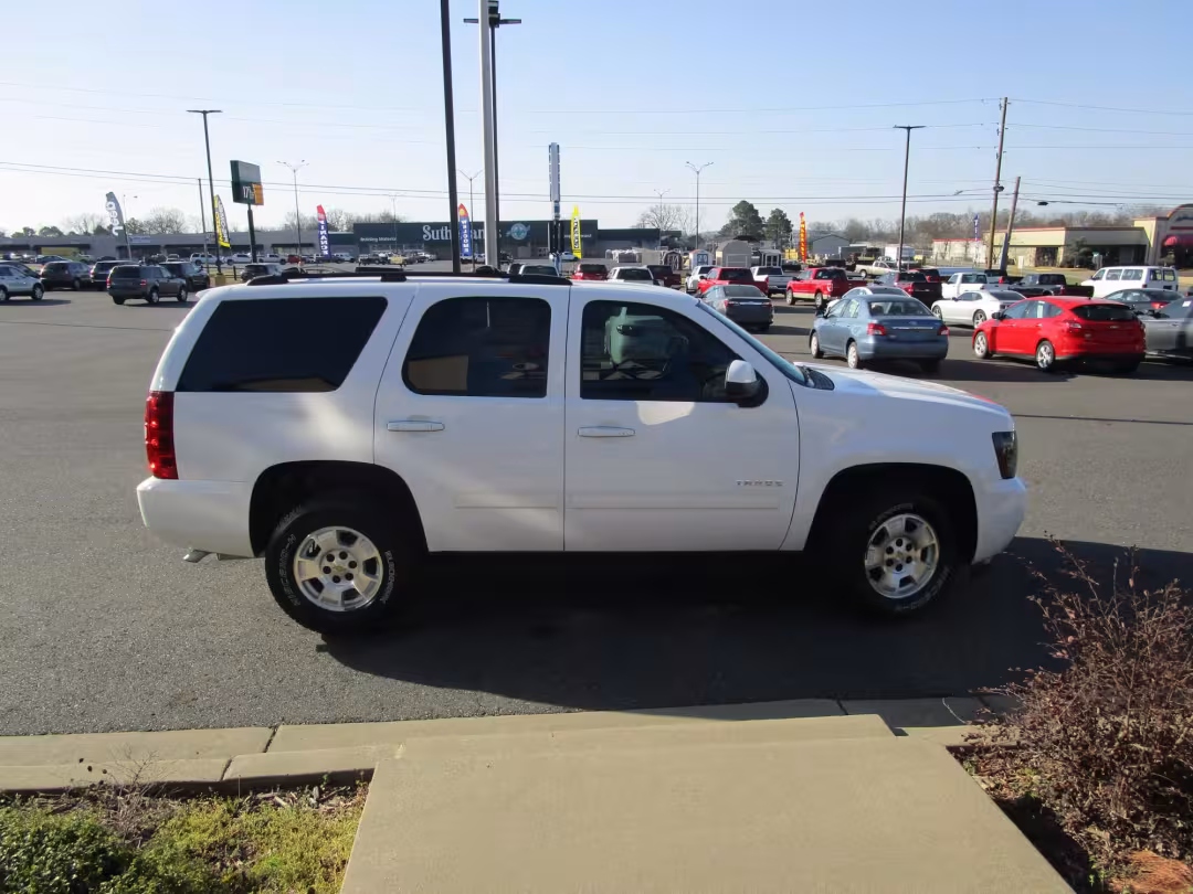 2012 Chevrolet Tahoe - 1GNSKAE03CR210617 - Image #2