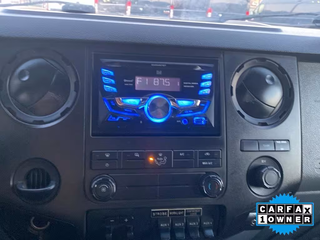 2013 Ford F-550 - 1FDUF5HT4DEB59331 - Image #2
