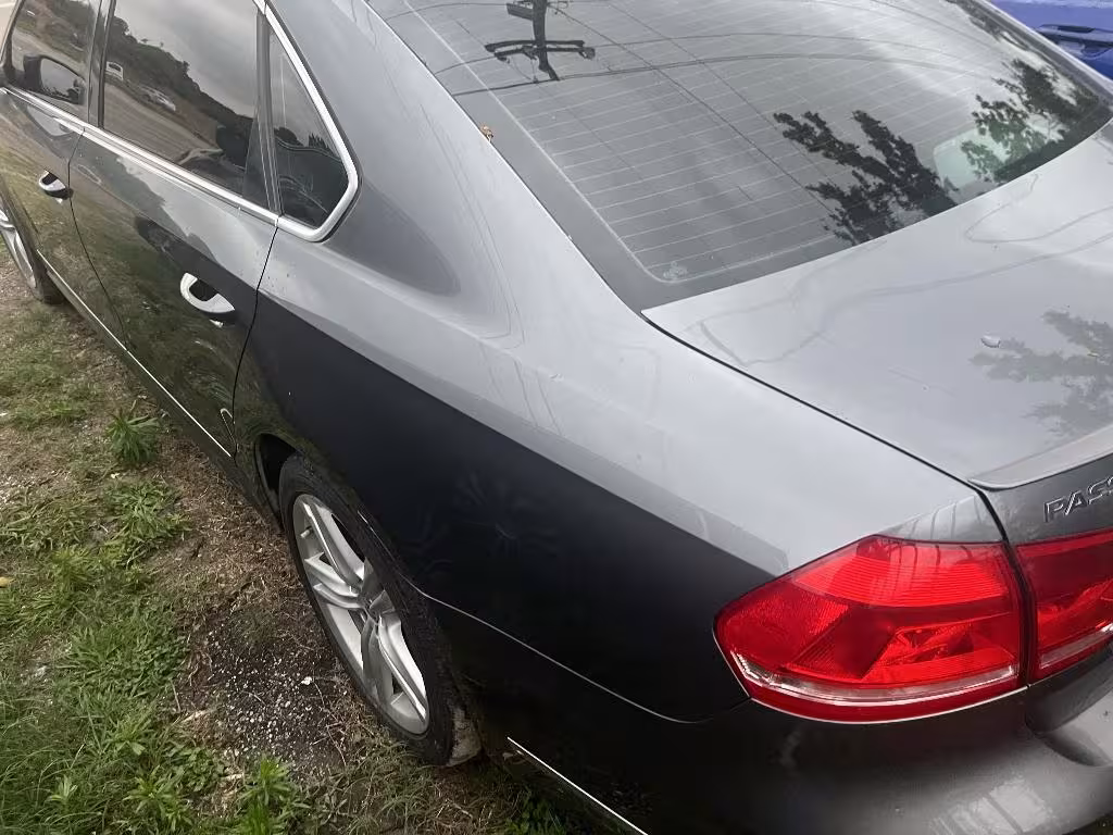 2013 Volkswagen Passat - 1VWCN7A3XDC142177 - Image #2