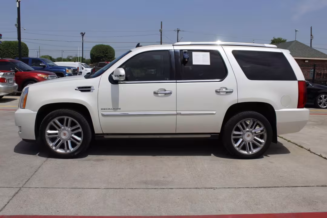 2014 Cadillac Escalade - 1GYS3DEF6ER244544 - Image #2