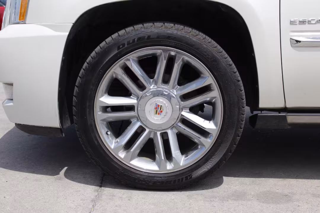 2014 Cadillac Escalade - 1GYS3DEF6ER244544 - Image #3