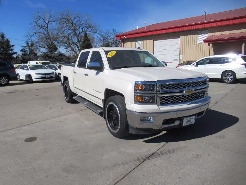 2014 Chevrolet Silverado 1500 - 3GCUKSEC8EG258263 - Image #2