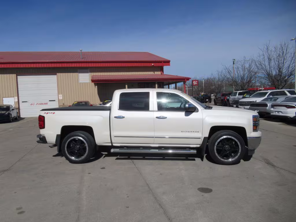 2014 Chevrolet Silverado 1500 - 3GCUKSEC8EG258263 - Image #3