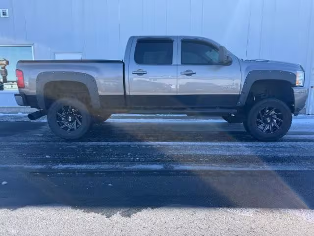 2014 Chevrolet Silverado 2500HD - 1GC1KYE86EF124709 - Image #1