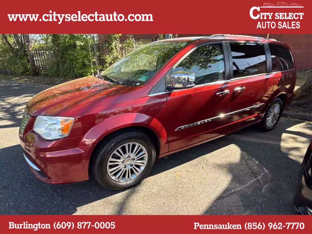 2014 Chrysler Town & Country - 2C4RC1CG3ER138660 - Image #2