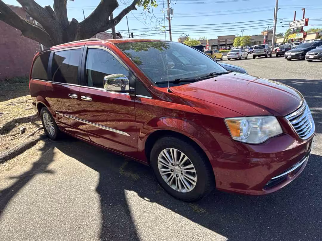 2014 Chrysler Town & Country - 2C4RC1CG3ER138660 - Image #3