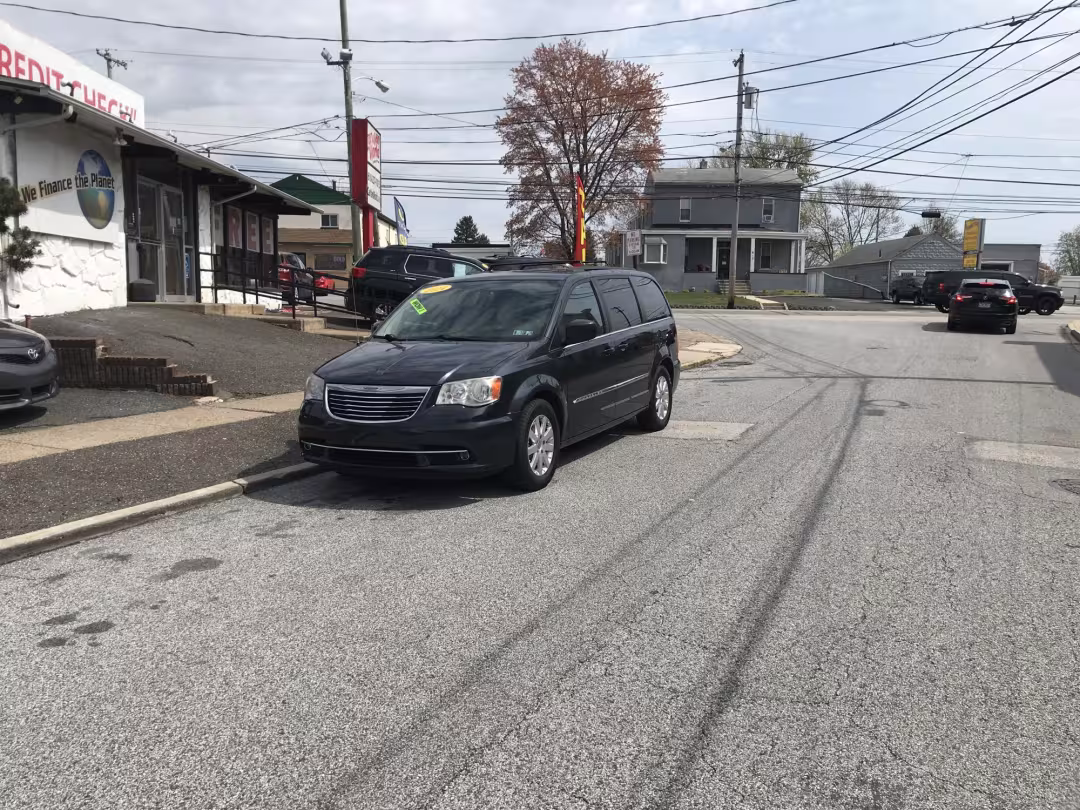 2014 Chrysler Town &amp; Country - 2C4RC1BG8ER138686 - Image #1