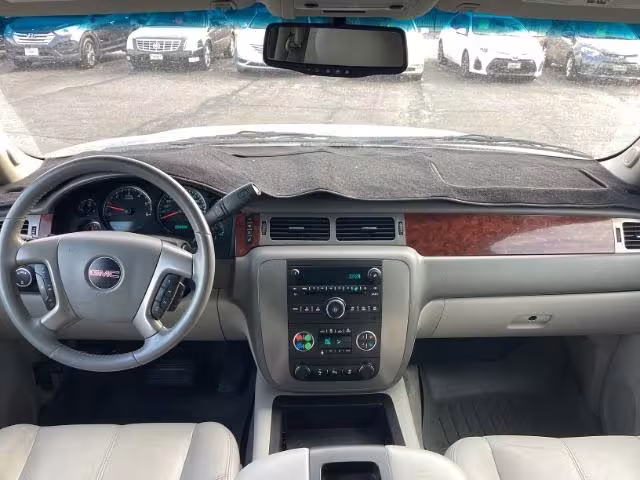 2014 GMC Yukon XL - 1GKS2KE75ER187733 - Image #10