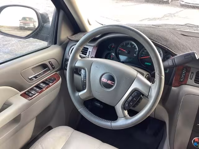 2014 GMC Yukon XL - 1GKS2KE75ER187733 - Image #11