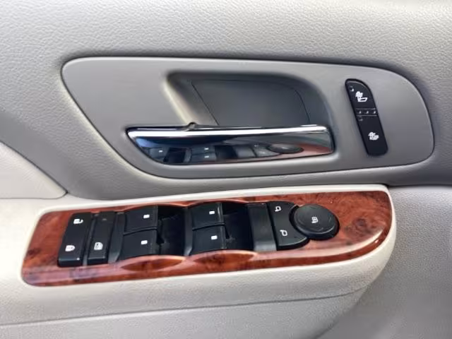 2014 GMC Yukon XL - 1GKS2KE75ER187733 - Image #16