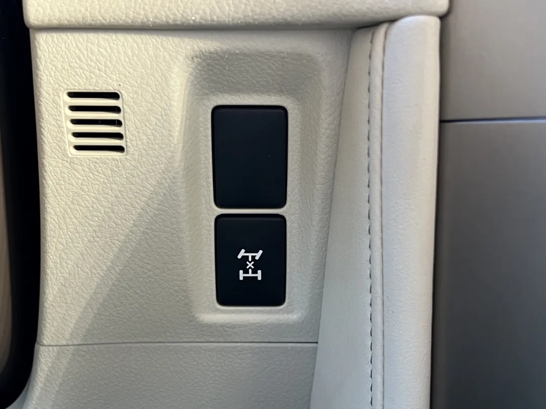 2014 Lexus GX - JTJJM7FX7E5072519 - Image #31