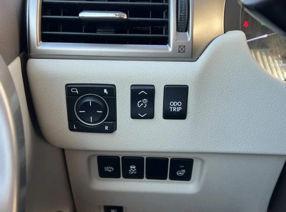 2014 Lexus GX - JTJJM7FX7E5072519 - Image #38