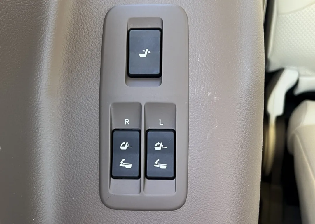 2014 Lexus GX - JTJJM7FX7E5072519 - Image #41