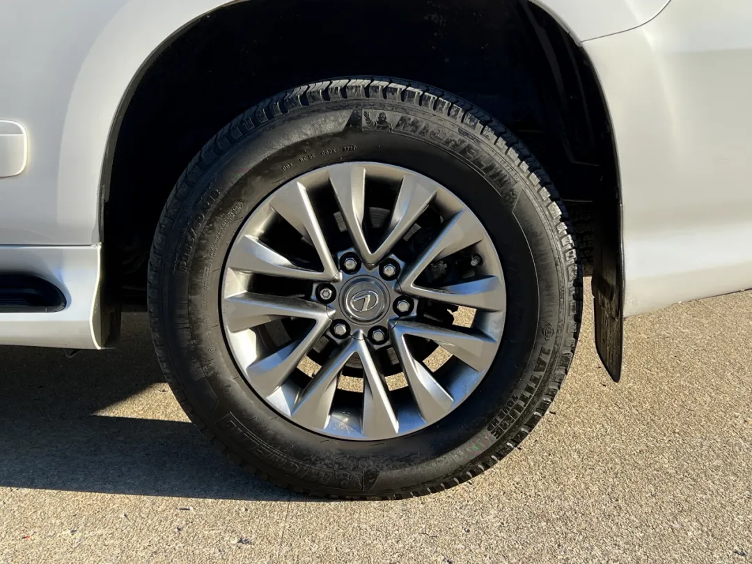 2014 Lexus GX - JTJJM7FX7E5072519 - Image #46