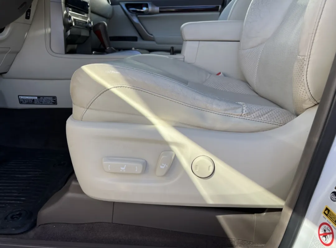 2014 Lexus GX - JTJJM7FX7E5072519 - Image #9