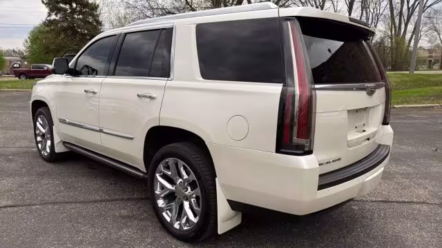 2015 Cadillac Escalade - 1GYS4NKJ1FR569244 - Image #2