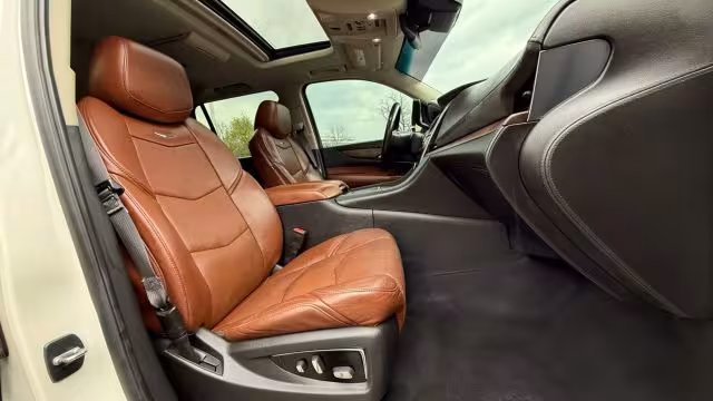 2015 Cadillac Escalade - 1GYS4NKJ1FR569244 - Image #31