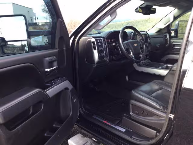 2015 Chevrolet Silverado 2500HD - 1GC1KWE83FF613770 - Image #3