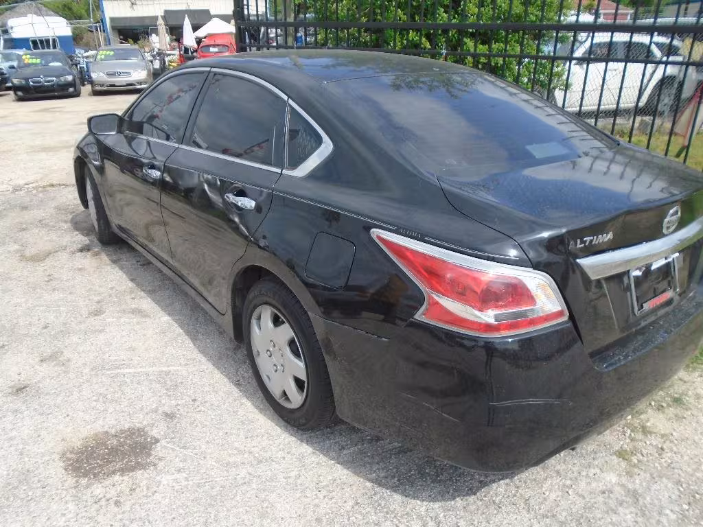 2015 Nissan Altima - 1N4AL3AP8FC125088 - Image #3